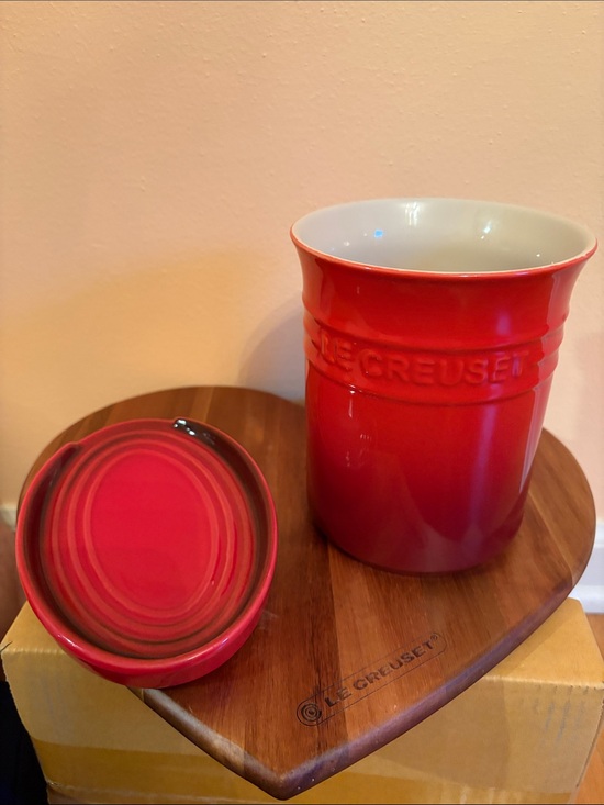 Le Creuset Other - Le Creuset Stoneware Utensil Crock with Spoon Rest